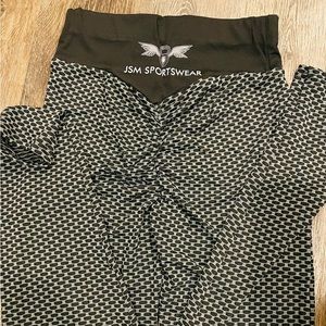 NEW leggings / Yoga Pants NEW!